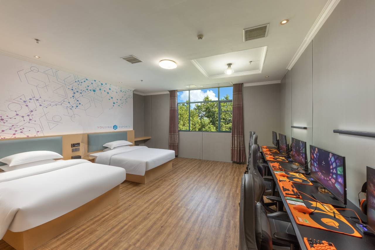 尖峰·柚电竞酒店(南昌财大双港地铁站店)图片