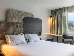 卢尔德中心B&B住宿加早餐酒店(B&B HOTEL Lourdes Centre Gare 3 étoiles)