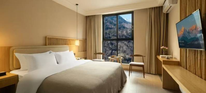 花原温泉酒店(磨西古镇店)图片