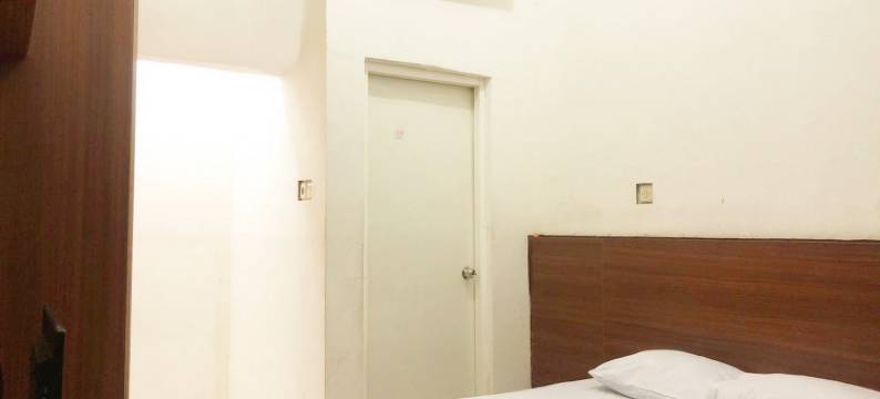 巴布萨拉姆荣库特米特拉红门酒店民宿(Homestay Babussalam Rungkut Mitra RedDoorz)图片