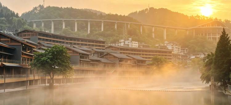 沱畔山居高端江景民宿(凤凰古城店)图片