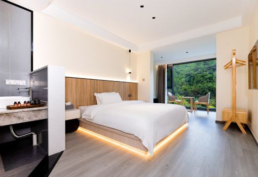 Longmen Mountain Su (Yanziling Scenic Area Branch) Hotel Overview