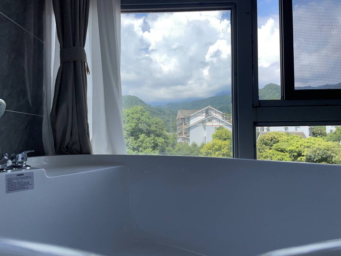 花筑·都江堰檩然亲子度假民宿(熊猫岛亲亲乐园店)图片