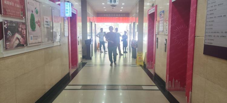 半格诗影院民宿(江汉路六渡桥地铁站店)图片