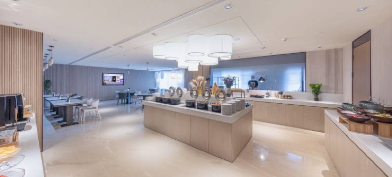 南京金马路地铁站亚朵酒店图片