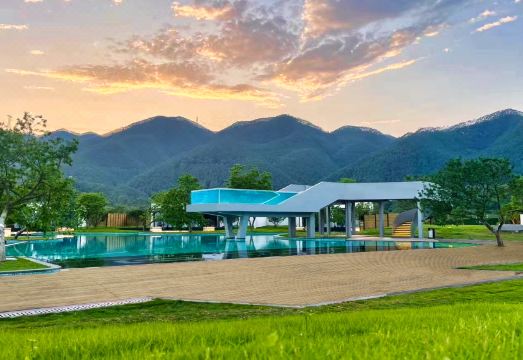 Spring HomestayOver view