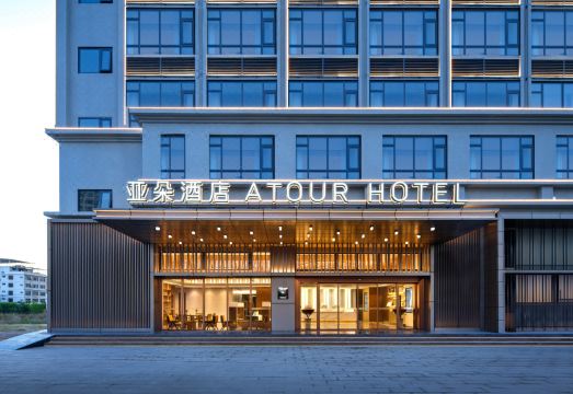 东方高铁站东方文化广场亚朵酒店外景图