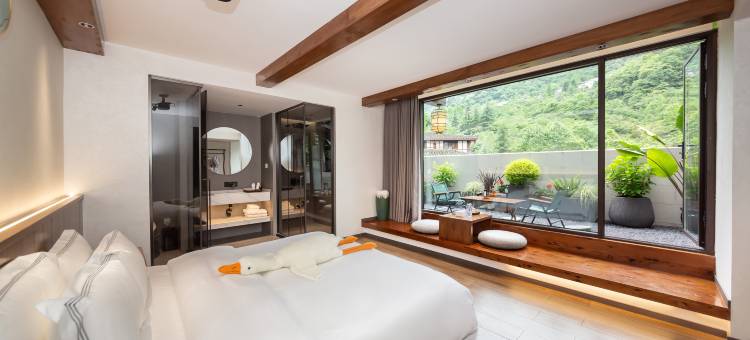 青城后山近水沐阳私汤民宿(泰安古镇店)图片