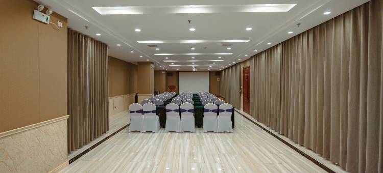 云芮酒店(新乡宝龙广场店)图片