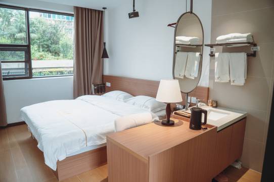 六盘水山而·栖民宿