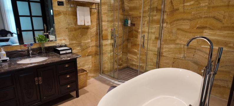 常山湖中居大酒店图片