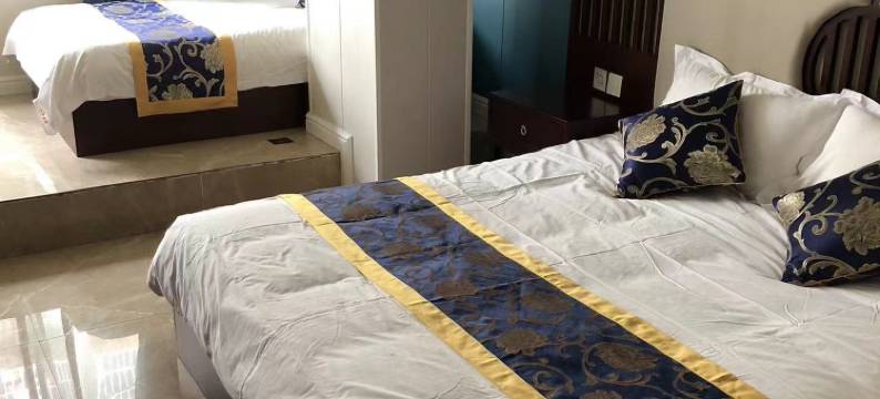 泸定川西印象假日酒店图片