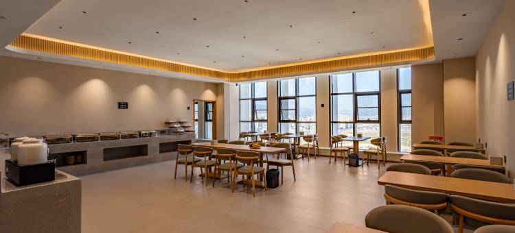 保山青华湖发展大厦湖景酒店图片