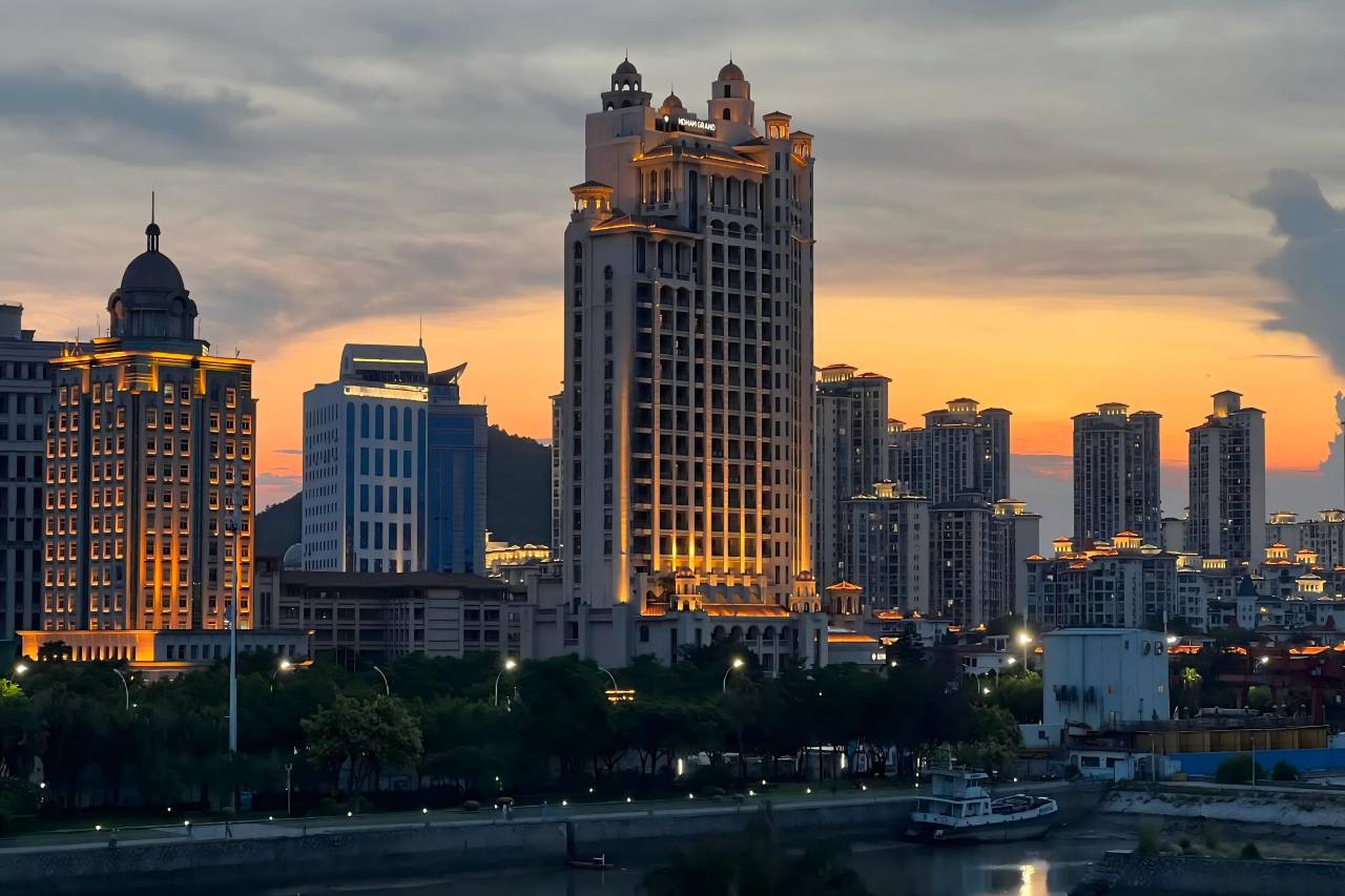 厦门丽呈睿轩酒店(海沧湾嵩屿客运码头店)图片
