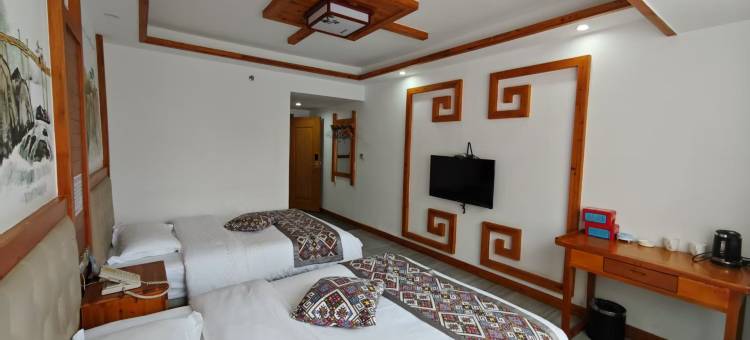 时雨丰情酒店(张家界国家森林公园标志门店)图片