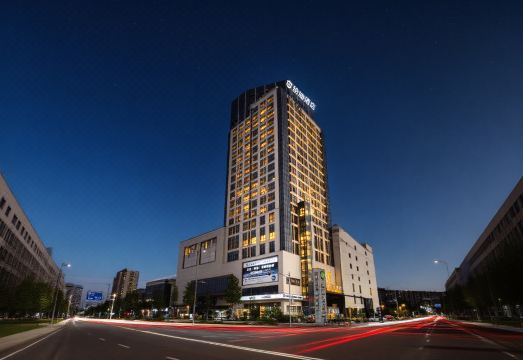 纷廸·高空假日酒店（重百汉正广场郫筒地铁站店）外景图