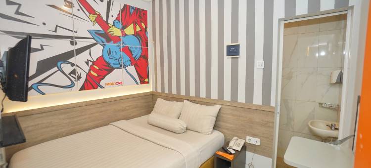 Front One Budget Hotel Tirtonadi Solo图片