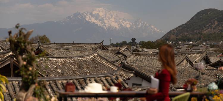 花筑·月半湾·雪山屋顶Coffee·花海漫步设计师庭院(丽江古城店)图片