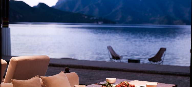 泸沽湖凿见酒店图片