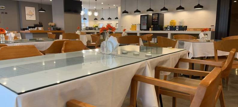 爱电竞酒店(武汉白沙洲杨泗港长江大桥店)图片