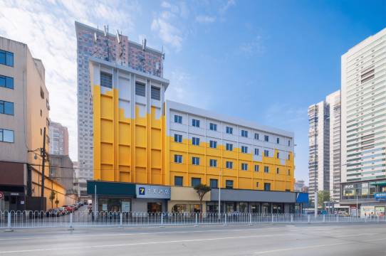 7天酒店(长沙五一广场窑岭湘雅二医院地铁站店)