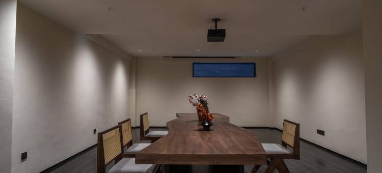 见·石间雪山度假野宿图片