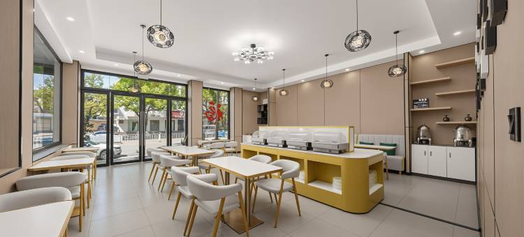 馨悦假日酒店(陆良图腾商业中心春光路店)图片