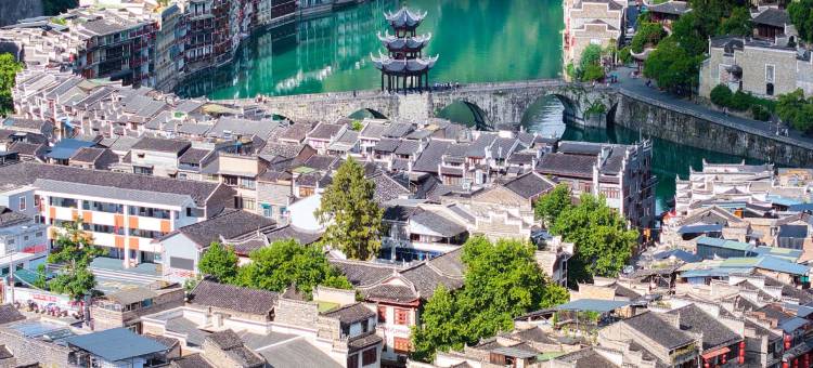 阅美河畔·全景丨Vista Hostelry美宿(镇远古城祝圣桥店)图片