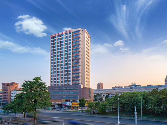 金色巴黎酒店(深圳大浪商业中心元芬地铁站店)