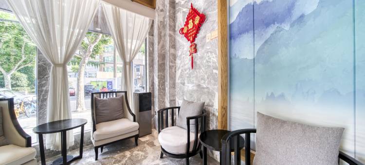艺龙安云酒店(上海大宁国际延长路地铁站店)图片