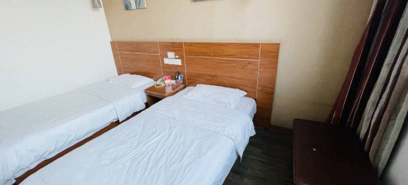 华苑轻舍酒店(沈丘东关汽车站店)图片