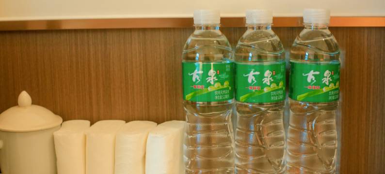 建水阳阳酒店(古城小火车店)图片