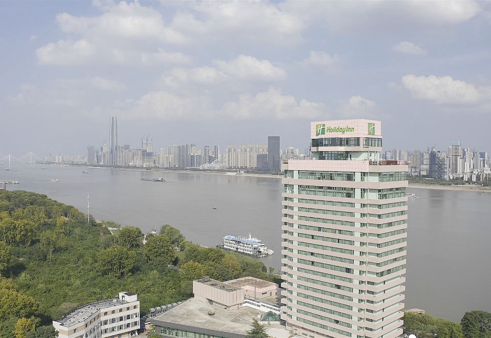 Holiday Inn Wuhan RiverisdeHotel Overview