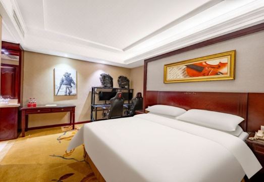 Vienna Hotel (Shenzhen Qianjin Road Baotian Subway Station)Hotel Overview