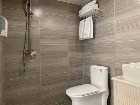 地精电竞酒店(昆明海源中路店)