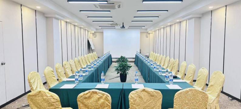 珠海城市中心酒店(珠海渔女爱情邮局情侣路海滨泳场店)图片