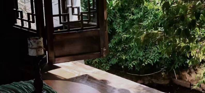 山下见·日咖夜酒主题民宿(丽江古城万子桥店)图片