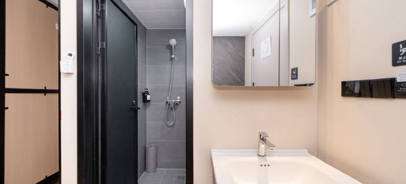 际庭电竞酒店(上海五角场财经大学地铁站店)图片