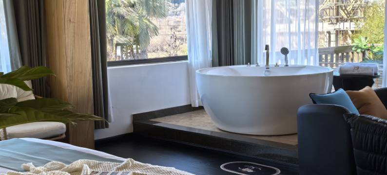 瓦顶观雪山度假客栈图片