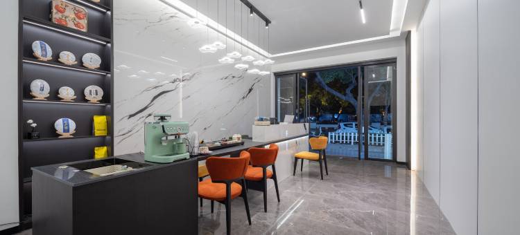 云宝智能酒店(大理高铁站洱海公园景区店)图片