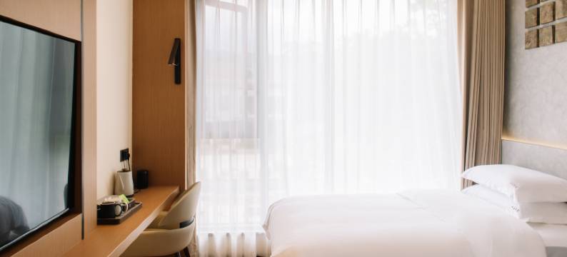 水喜汤泉|晨光初上·漫时光·花园景观民宿(峨眉山零公里店)图片