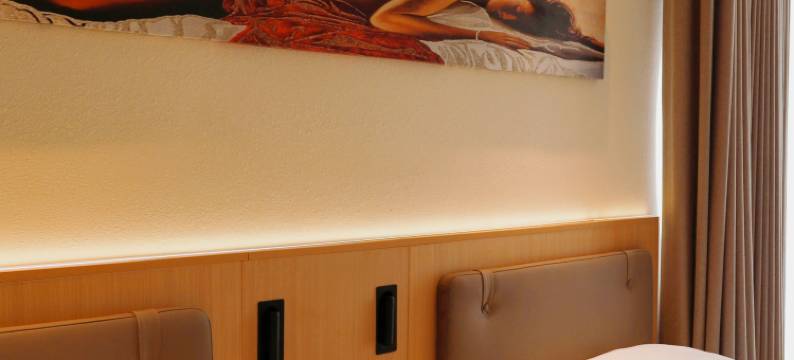 夜鸣沙星宿酒店图片