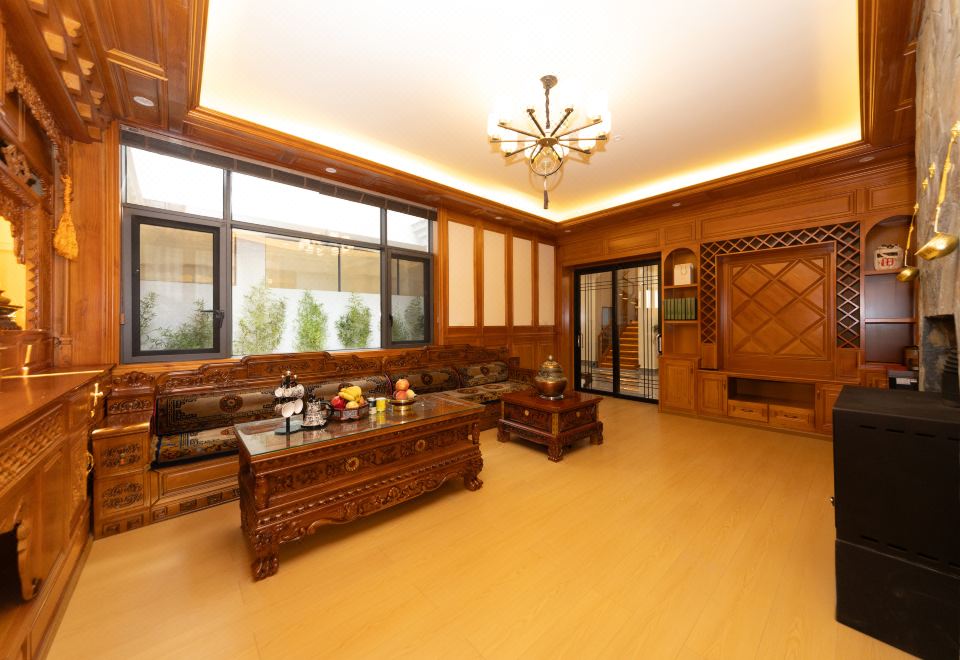 Shangri-La Wangchunge Homestay (Dukezong Ancient City) Hotel Overview