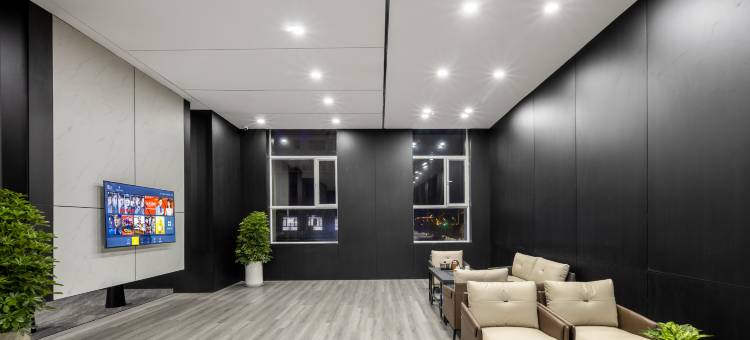 艺龙安云酒店(乌海高铁站滨河店)图片