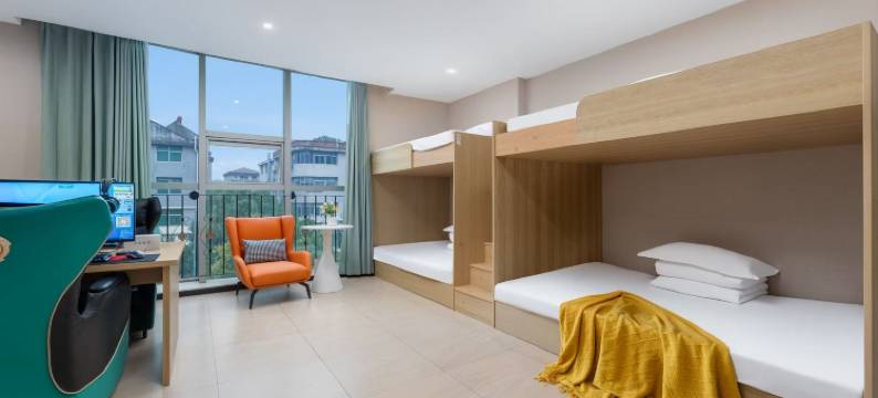 CAT电竞(金华站浙江师范大学店)图片