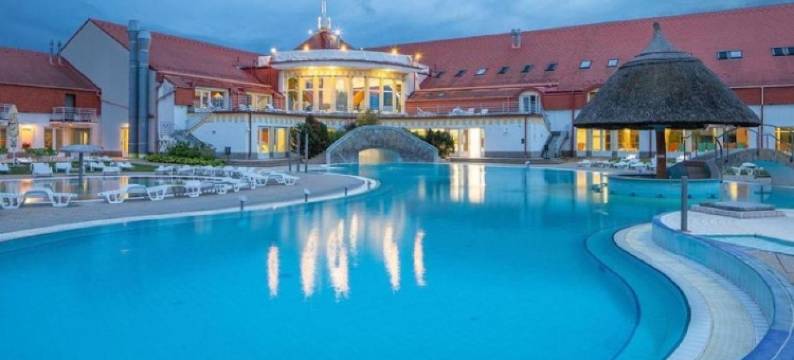 奥利弗别墅，凯希达库斯塔尼(Villa Oliver Kehidakustány)图片