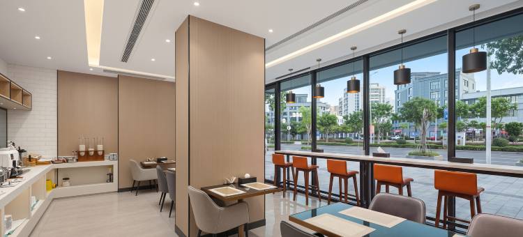 柏曼酒店(东方高铁站万达广场店)图片