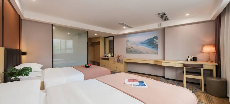 亿顺戴斯·智能影音酒店(桂林北站万达广场店)图片