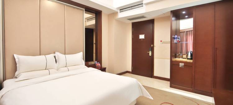 松原金鼎假日酒店(乌兰大街火车站店)图片