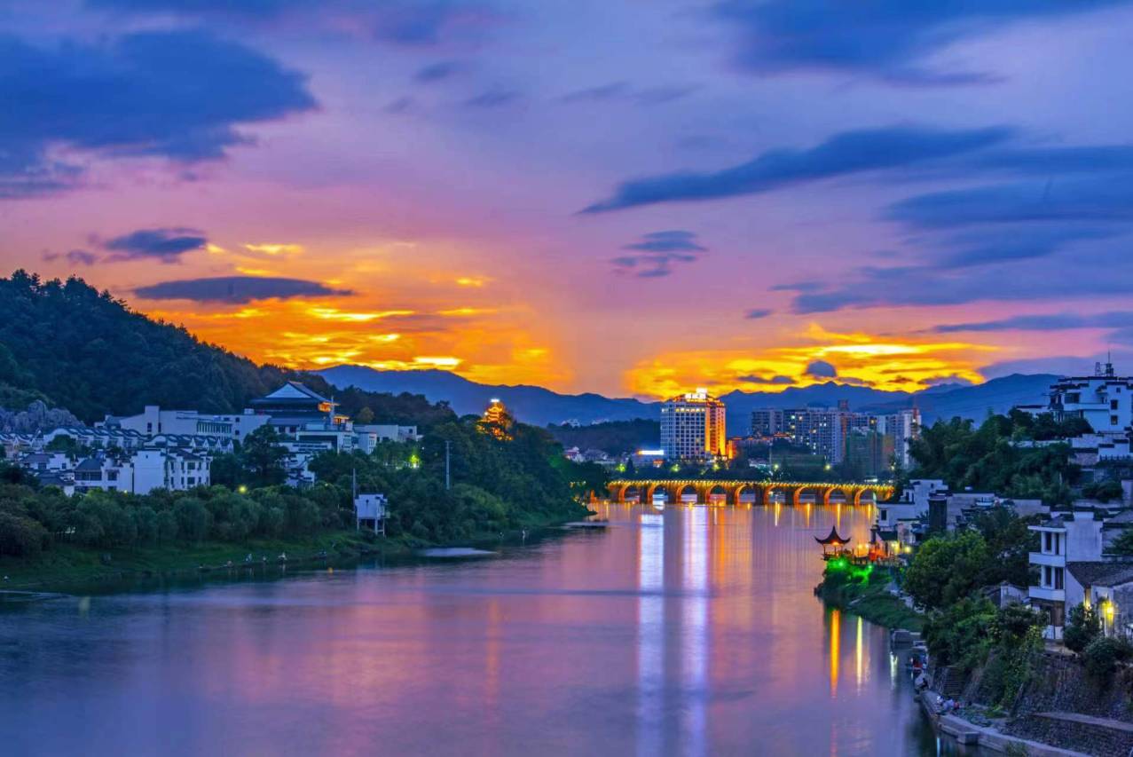 花筑奢·济容山馆文化主题民宿(黄山歙县徽州古城店)图片